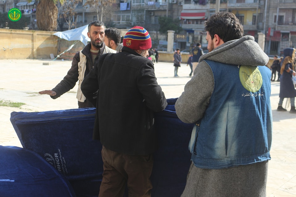 البدء في توزيع المساعدات الطارئة على أهلنا المتضررين من الزالزل